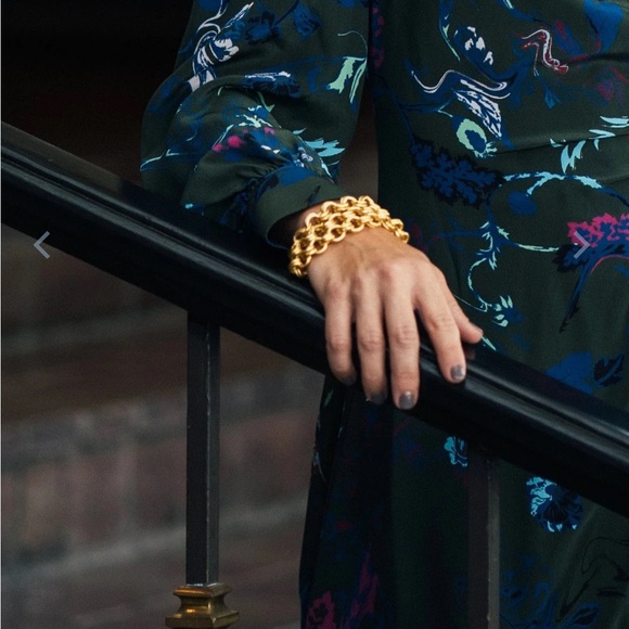 Susan Shaw Triple Strand Double Link
Chain Bracelet-Gold - Picture 8 of 8